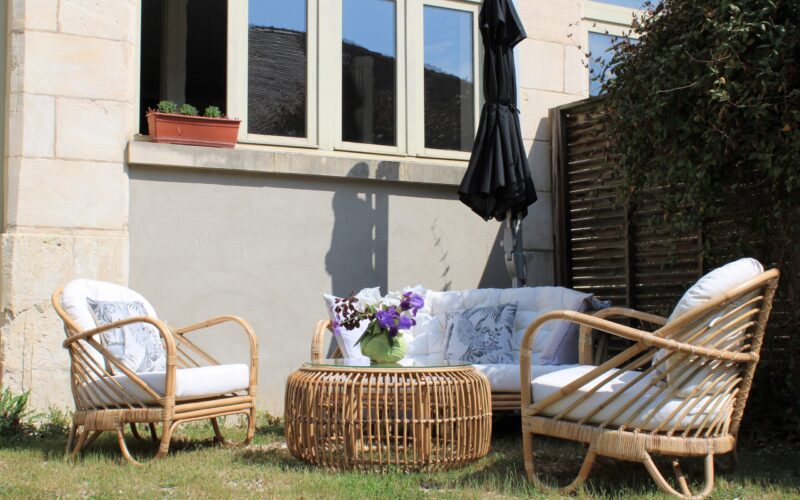ABDL-salon-de-jardinJPG##Terrasse d'été_Au bord de Loire_La Marche_Nièvre_Bourgogne##Christiane Vavouil##
