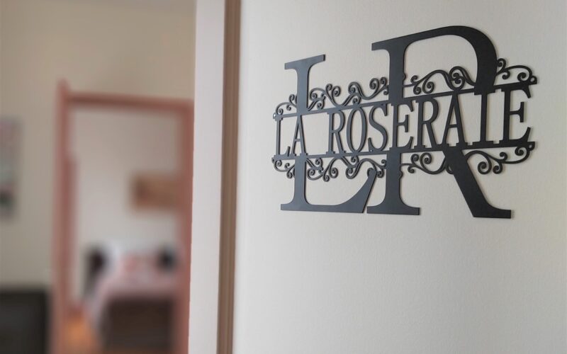 La-Roseraie-entreejpg##Entrée La Roseraie_Au bord de Loire_La Marche_Nièvre_Bourgogne##Christiane Vavouil##