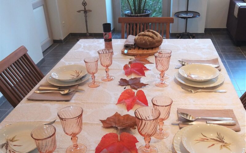 Table-d-hotes-couleurs-d-automne-2jpg##Table d'hôtes_couleurs d'automne-Au bord de Loire_La Marche_Nièvre_Bourgogne##Christiane Vavouil##