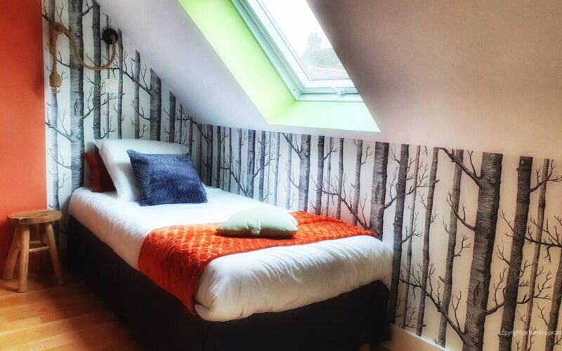 B2-CHENE-CHAMBRE-LIT-1-P-gite-larbrenville-la-charite-sur-loire-nievre-loire-credits-nathalie-civard-2-2