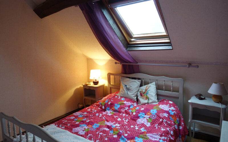 Gite-La-Taniere-d-Ysengrin-58-Nievre-Bourgogne-Gite-Chambre-rose-booking