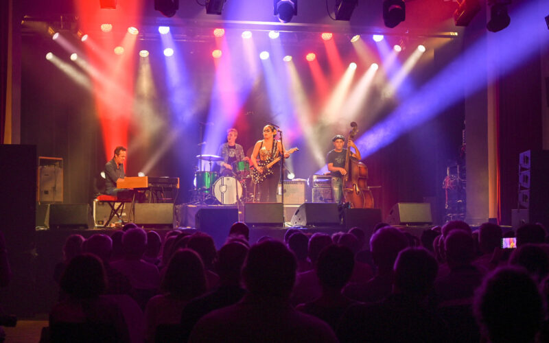 blues-en-loire-aout-2023-credits-charlene-jorandon-31jpg##Blues en loire 2023 - Ivy Ford##Charlène Jorandon##