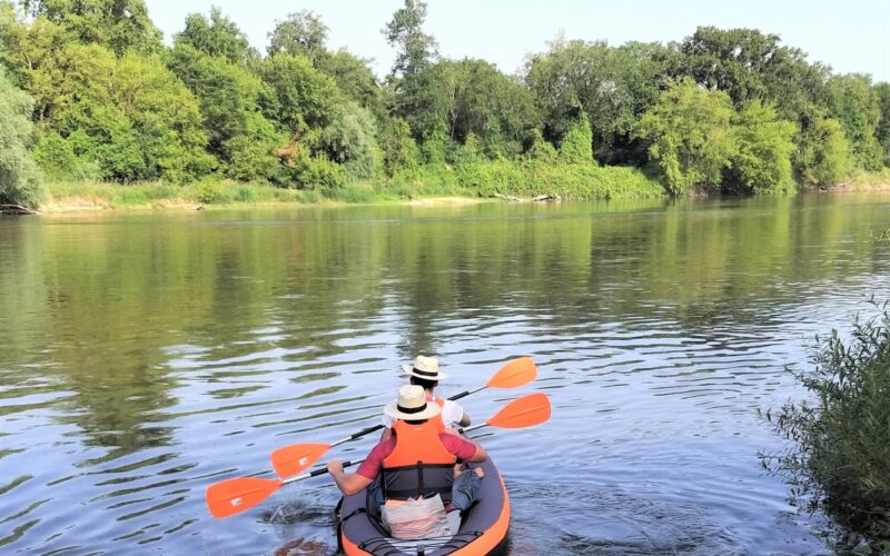 Depart-canoe-2jpg##Chambres d'hôtes Au bord de Loire - Départ canoë##Christiane Vavouil - propriétaire##