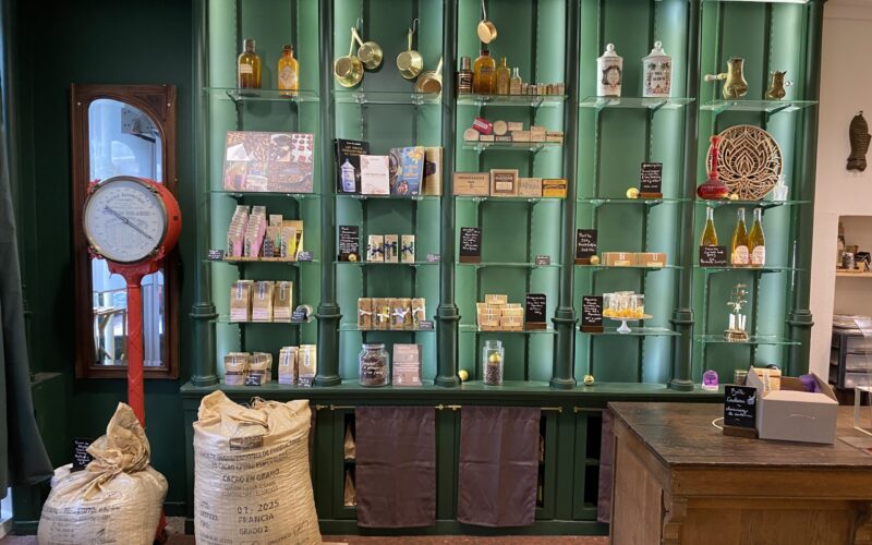 IMG-4719-2jpeg##Boutique_Loffocineducacao_interieur##Claire Tabbagh##