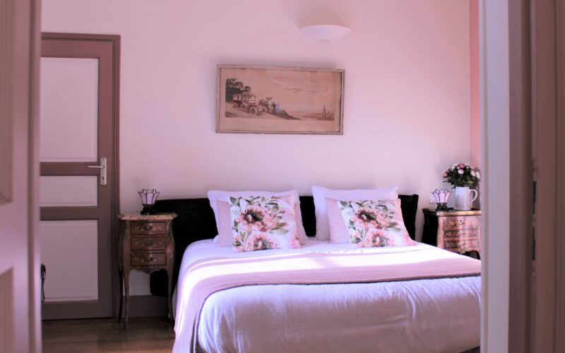 Chambres-d-hotes-au-bord-de-Loire-La-Roseraie-chambrejpg##Chambres d'hôtes Au bord de Loire-La Roseraie_chambre##Christiane Vavouil - Propriétaire## Chambres-d-hotes-au-bord-de-Loire-La-Roseraie-chambrejpg##Chambres d'hôtes Au bord de Loire-La Roseraie_chambre##Christiane Vavouil - Propriétaire##