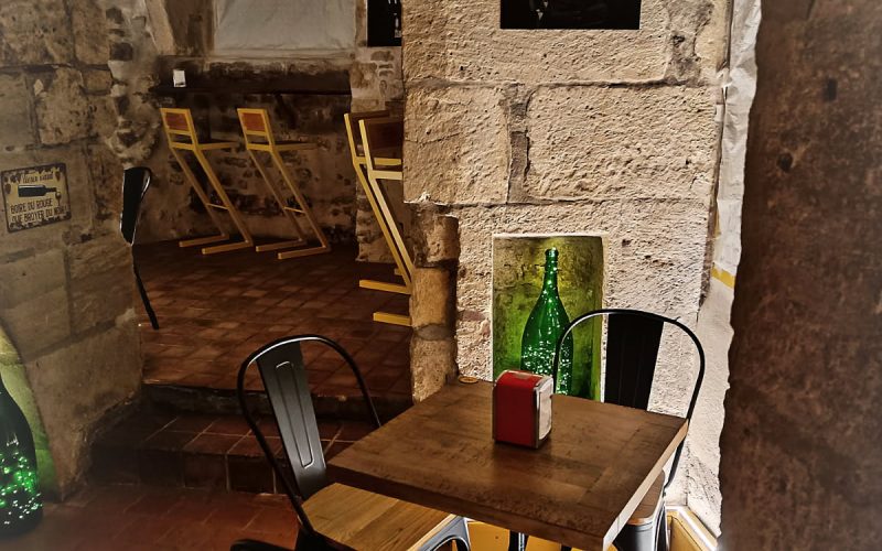 Salle-de-degustation-5jpg##Salle de dégustation##La Cave Voûtée - Domaine Les Chaumes## Salle-de-degustation-5jpg##Salle de dégustation##La Cave Voûtée - Domaine Les Chaumes##