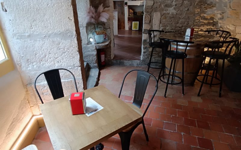Salle-decouvertejpg##Salle découverte ##La Cave Voûtée - Domaine Les Chaumes## Salle-decouvertejpg##Salle découverte ##La Cave Voûtée - Domaine Les Chaumes##